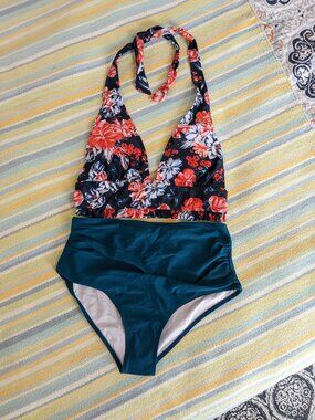 ⭐ NEW NWT Beachsissi floral bikini swim set Medium